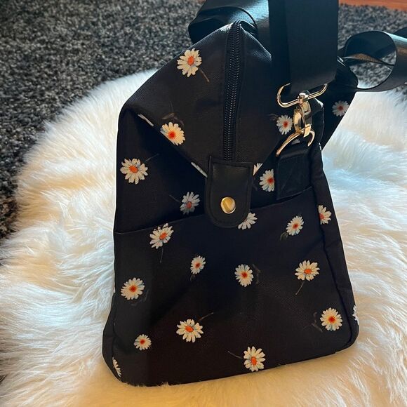 New! Alice + Olivia by Stacey Bendet  Daisy Print Duffel Bag - Picture 9 of 16